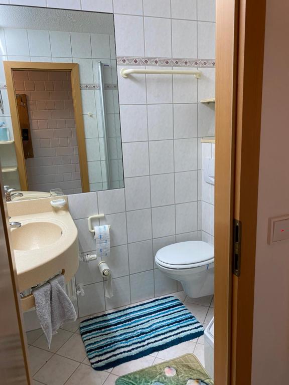 Koupelna v ubytování FeWo Waldsee mit Pool und Sauna inklusive