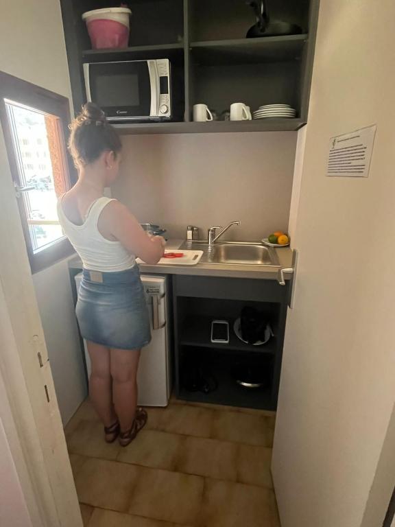 Kuchyň nebo kuchyňský kout v ubytování Hôtel & Résidence Le Subrini