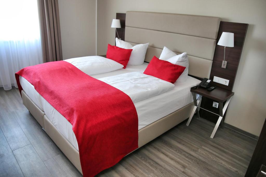 Postel nebo postele na pokoji v ubytování hotel bomonti Nürnberg West