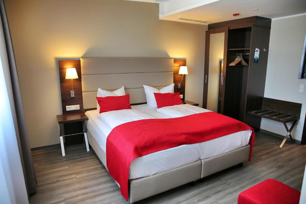 Postel nebo postele na pokoji v ubytování hotel bomonti Nürnberg West