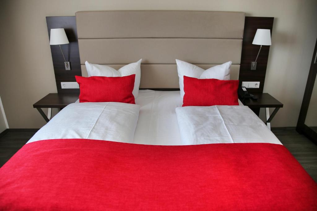 Postel nebo postele na pokoji v ubytování hotel bomonti Nürnberg West