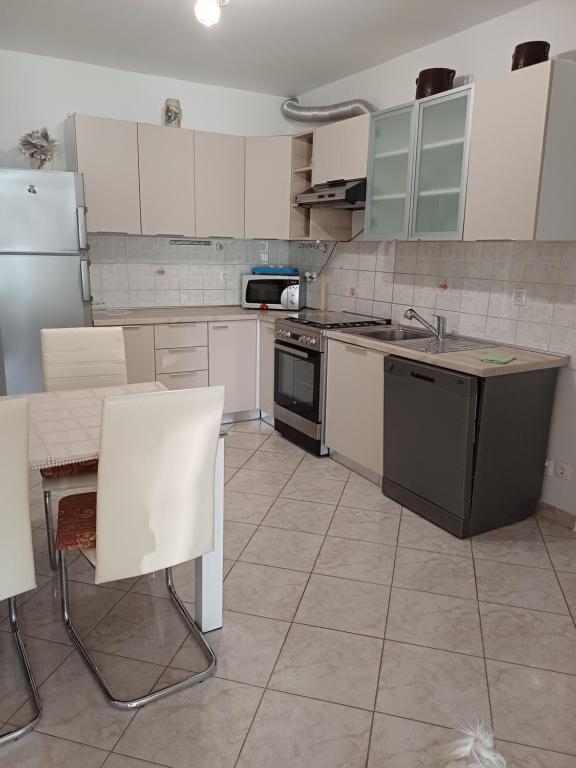Kuchyňa alebo kuchynka v ubytovaní Apartments Žerjav