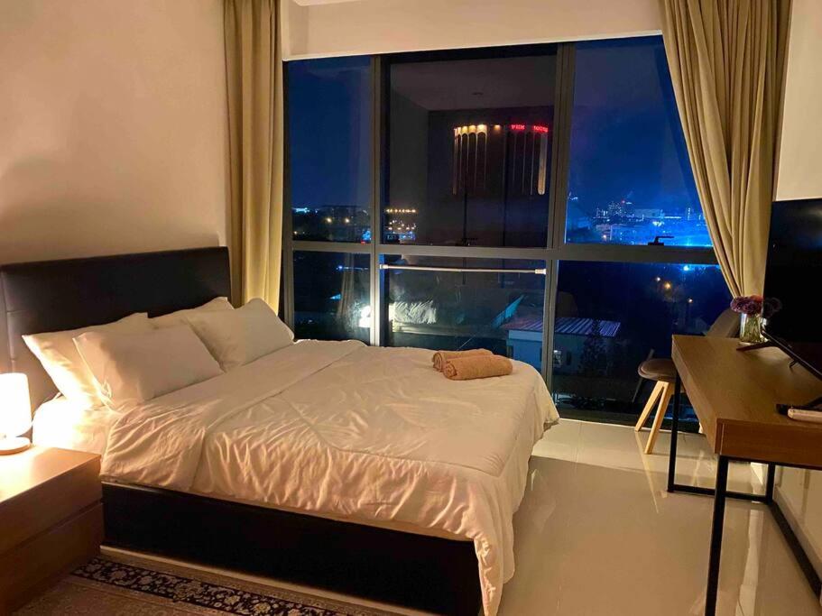 Ένα ή περισσότερα κρεβάτια σε δωμάτιο στο The Khals Suite@Kozi Square