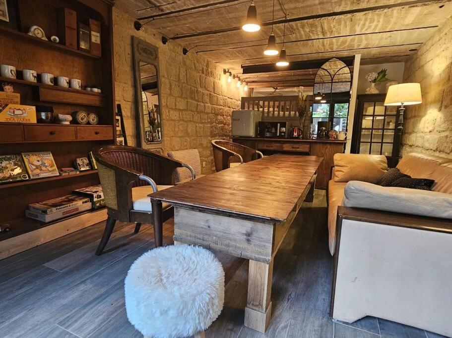 Χώρος καθιστικού στο In city center and next to the train station