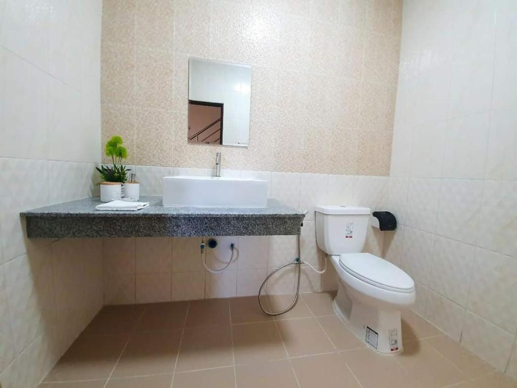 a bathroom with a white toilet and a sink at ไอโฮมพัทยาเพลส in Pattaya Central