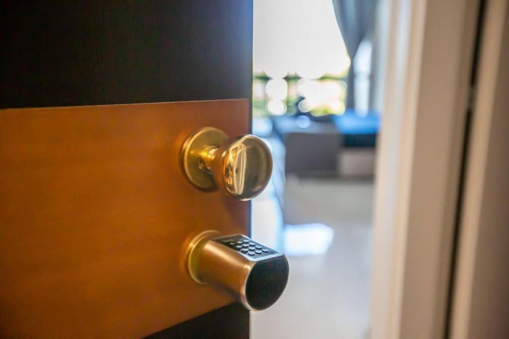a close up of a door with a brass door knob at Appartamento Aurelio - Vaticano in Rome