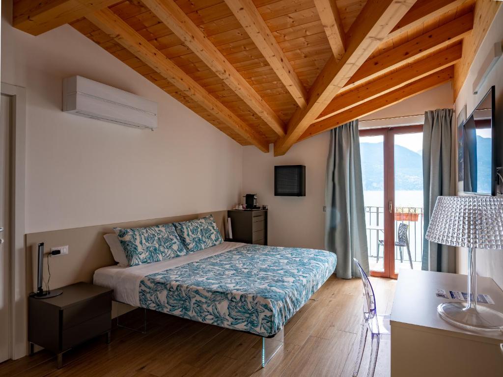 Postel nebo postele na pokoji v ubytování Foresteria Lago di Como