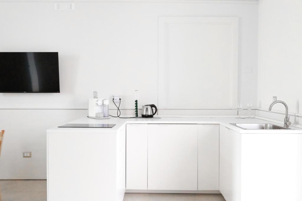 Kuchyňa alebo kuchynka v ubytovaní Bottego24 Suite, Apartment & Terrace