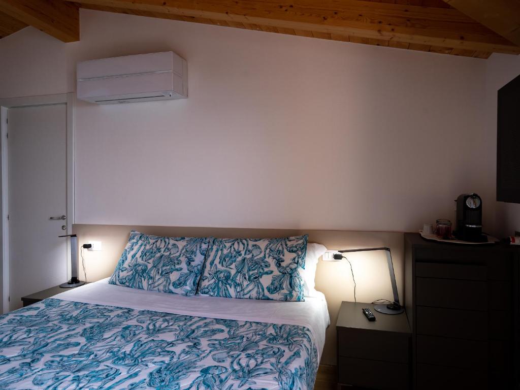 Postel nebo postele na pokoji v ubytování Foresteria Lago di Como