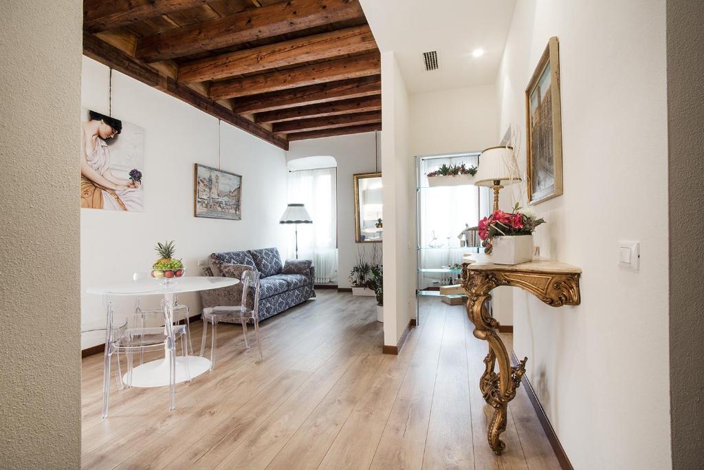 a living room with a couch and a table at Residenza Duomo3 - Apartments in Verona