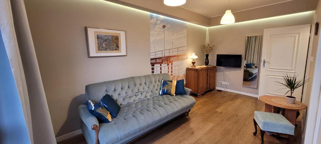 Televízia a/alebo spoločenská miestnosť v ubytovaní Apartament na Heweliusza