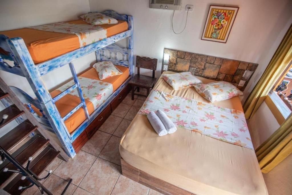 Postel nebo postele na pokoji v ubytování Pousada Casa do Rio Hostel - 8 min do Centro Hístorico - Passeio de Barco com saída da Pousada -Pago a parte- Perto das Praias e Beira Rio