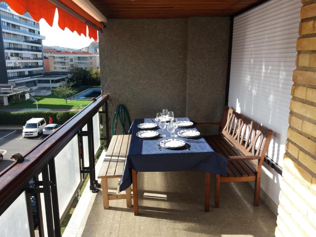 Μπαλκόνι ή βεράντα στο Apartamento a 130 metros de la playa Parking