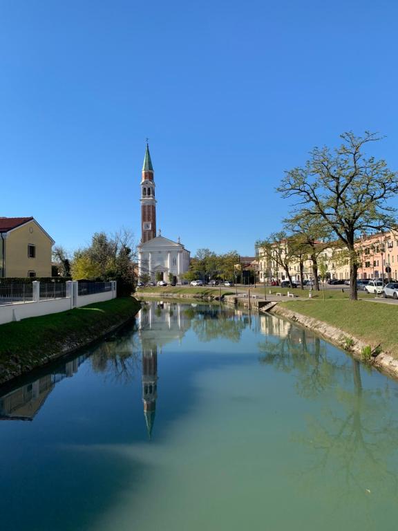 Výhled na řeku, která protéká v blízkosti bed and breakfast