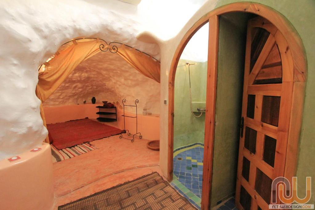 La Perle Du Dades - Berbere Troglodyte Three-Bedroom Suite (4adultes)