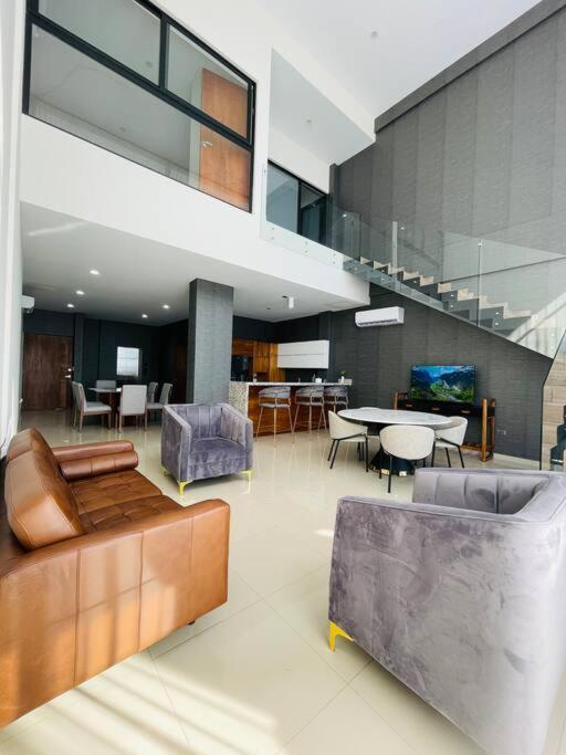 Posezení v ubytování Hospedate En Elegante Penthouse En Culiacan