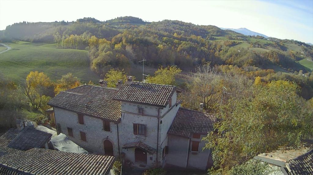 an aerial view of a house in a field at Casatorre Castagnedola in Zocchetta