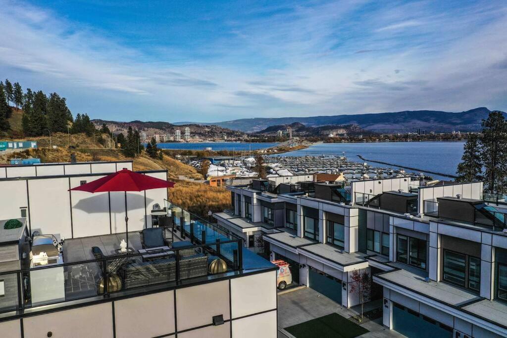 Lake Okanagan Oasis Rooftop Patio, West Kelowna (updated prices 2024)