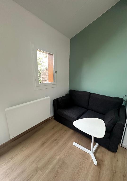 Posedenie v ubytovaní La KoZy - Maison moderne, Mer, Forêt, Piscine - Wifi