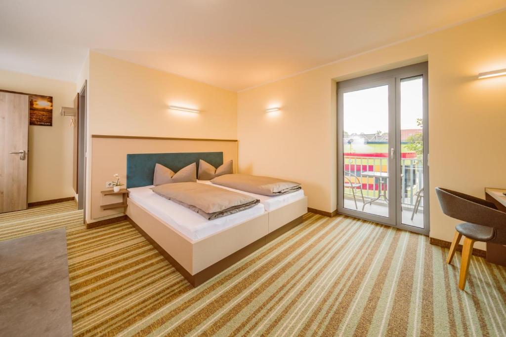 ELLY Hostel - Appartement Met Balkon