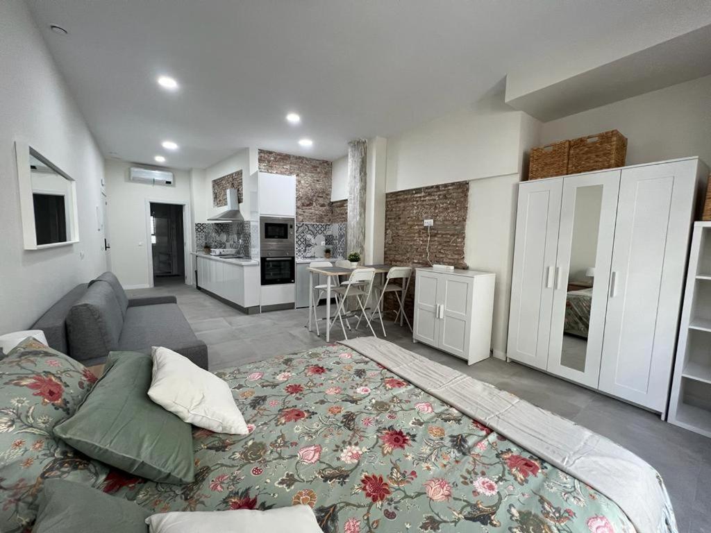 Precioso estudio en el centro de Málaga 1 - 3