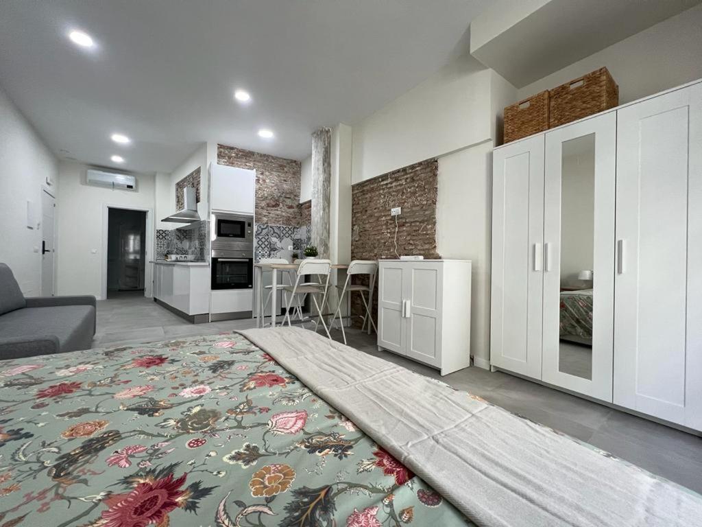 Precioso estudio en el centro de Málaga 1 - 2