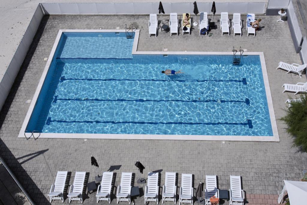 Bazén v ubytování Hotel B&B Avana nebo v jeho okolí