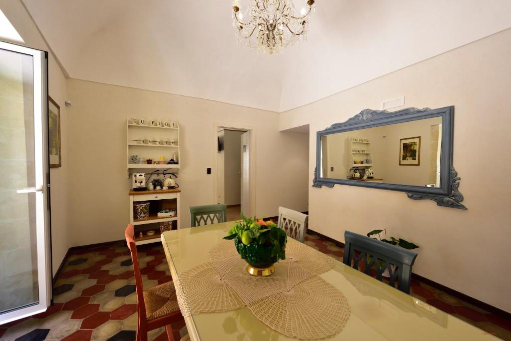 a dining room with a table and a mirror at Terrazza Campailla in Modica