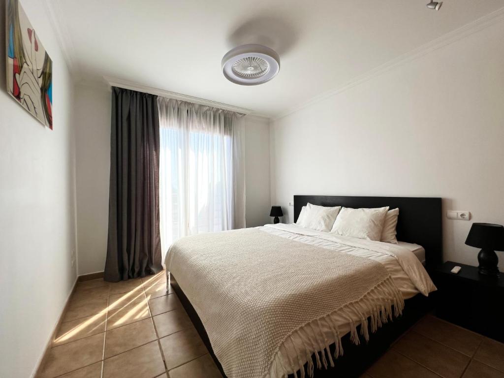 מיטה או מיטות בחדר ב-Cozy Apartment in La Tejita