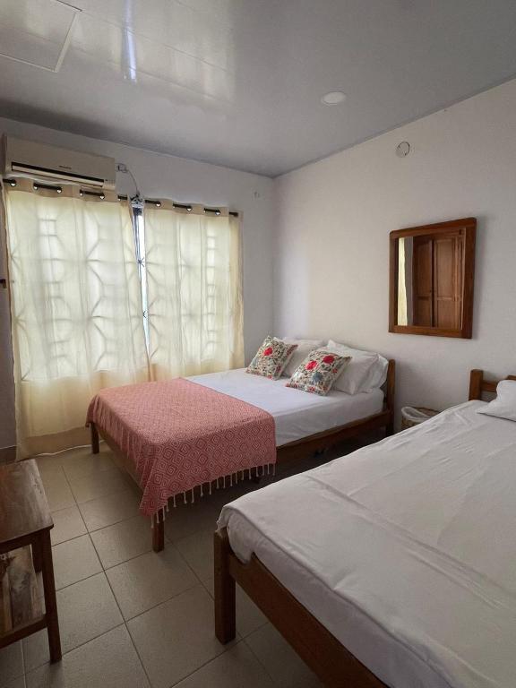 Una cama o camas en una habitación de Casa Inés Tolú
