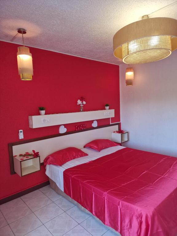 Imagine din galeria proprietății Romantique studio piscine, plage în Les Trois-Îlets