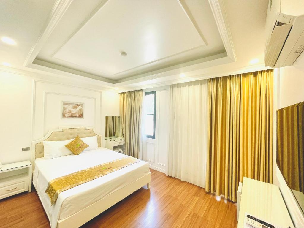 Bài Thơ Mountain Hotel - 8