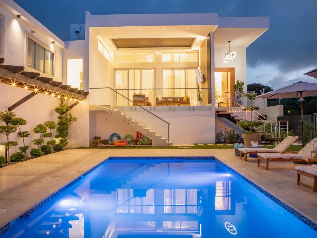 Bazén v ubytování Luxurious Brand New Villa With 5 Br In Sosua nebo v jeho okolí