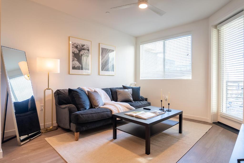 Modern apartment in the Heart of NoHo, Los Angeles Updated 2023 Prices