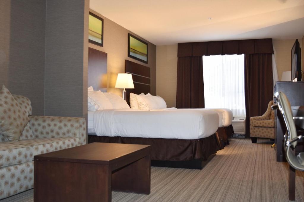 Holiday Inn Express Golden-Kicking Horse by IHG - Suite Queen Avec Deux Lits Queen Et Canapé-lit