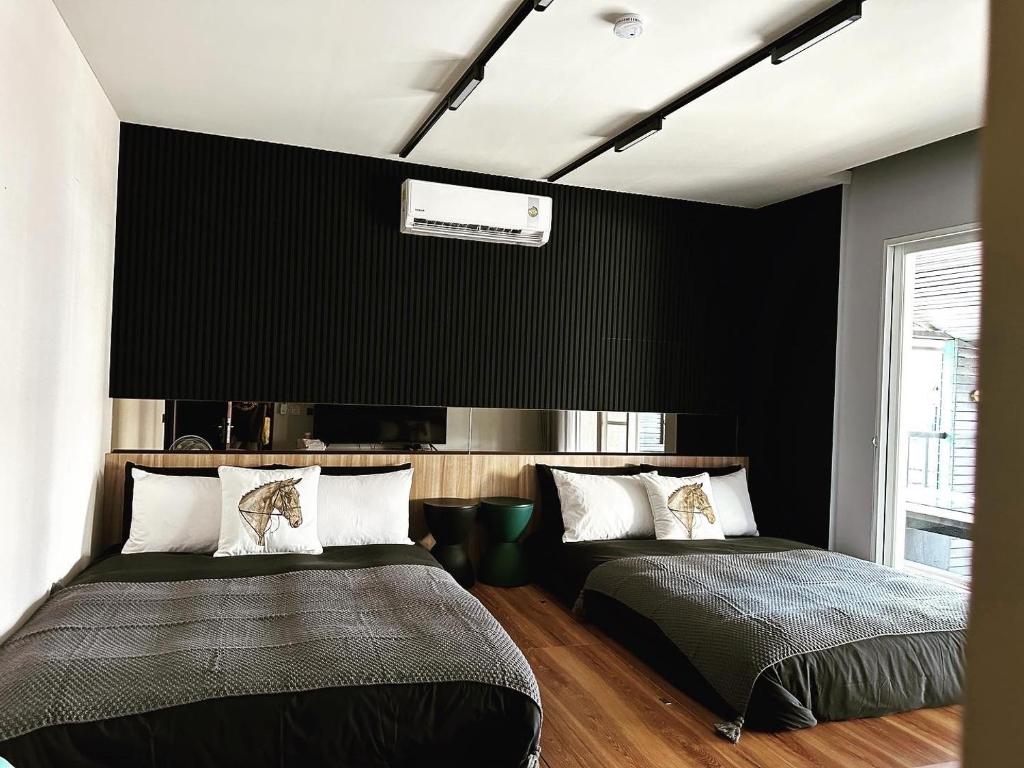 Rúm í herbergi á HERE B&B 宅這兒私宅-墾丁B宅