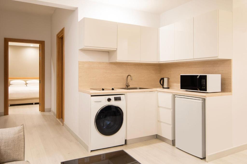 Kuchyň nebo kuchyňský kout v ubytování Marriott Executive Apartments City Center Doha