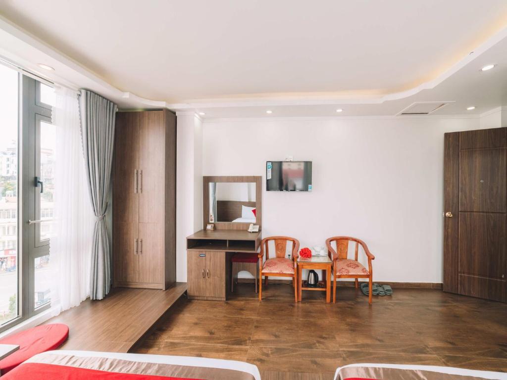 TV a/nebo společenská místnost v ubytování Le Tuan Minh Hotel