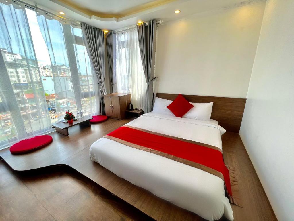 Postel nebo postele na pokoji v ubytování Le Tuan Minh Hotel
