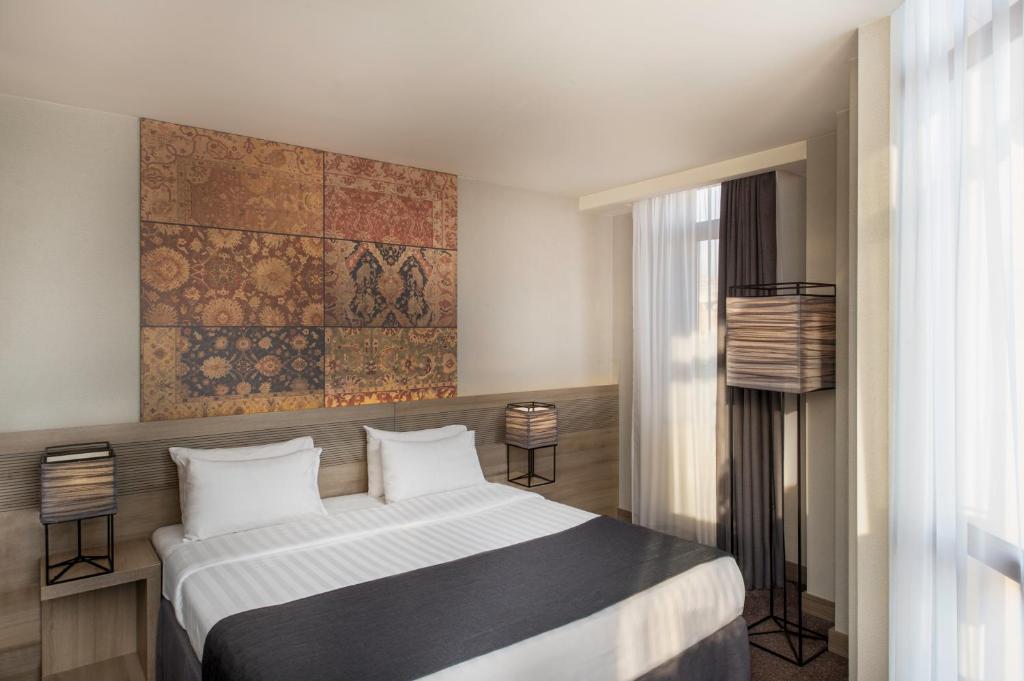 Postel nebo postele na pokoji v ubytování Republica Hotel Yerevan