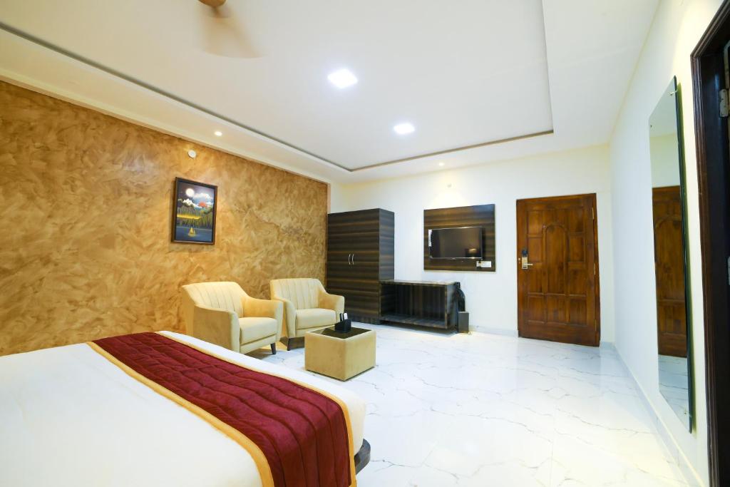 Hotel CN Windsor Chikmagaluru - Habitación Doble De Lujo