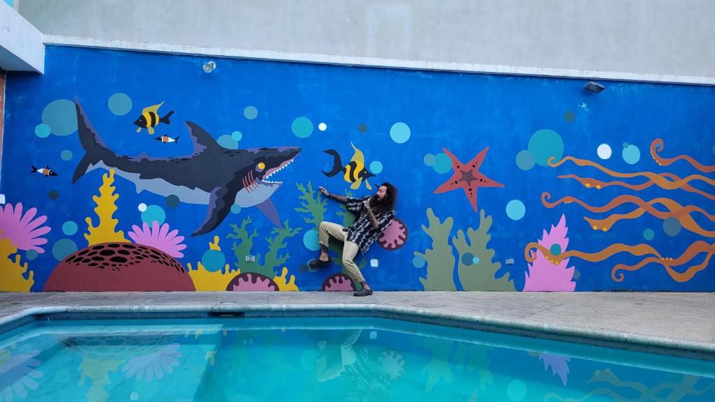 Pool Party House - Housity