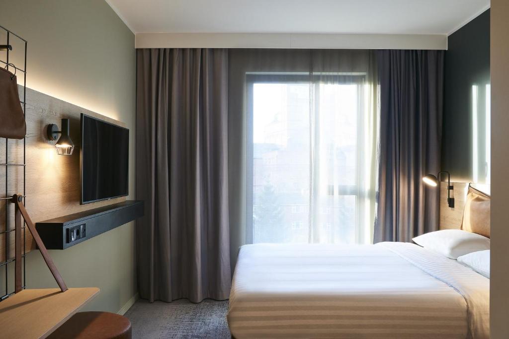 Moxy Chester - Resim 17