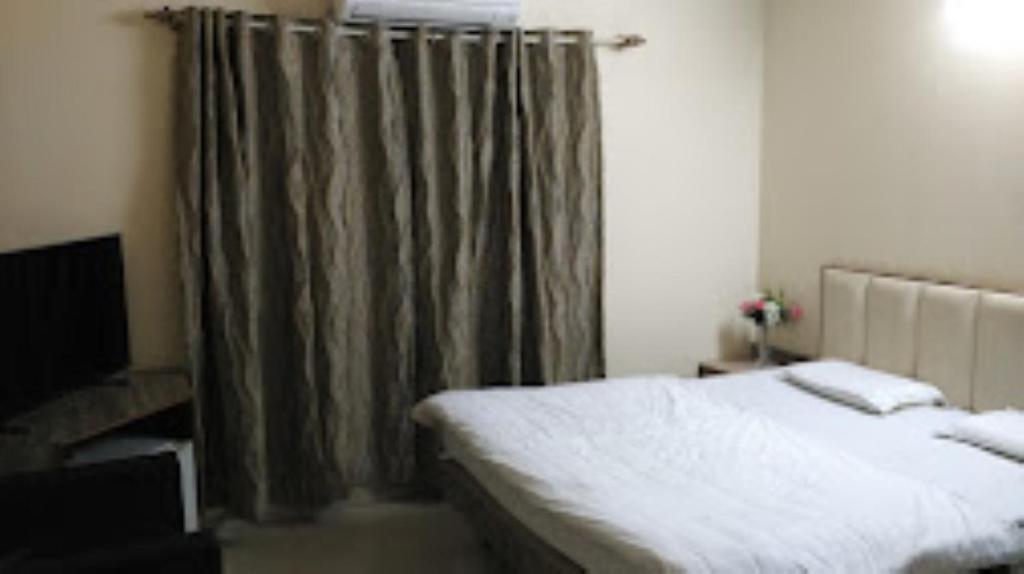 Dhan Laxmi Inn Parbhani