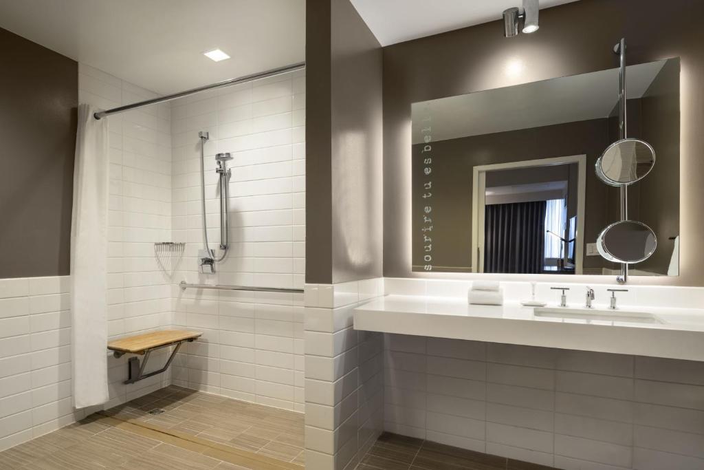 Le Meridien New Orleans photo