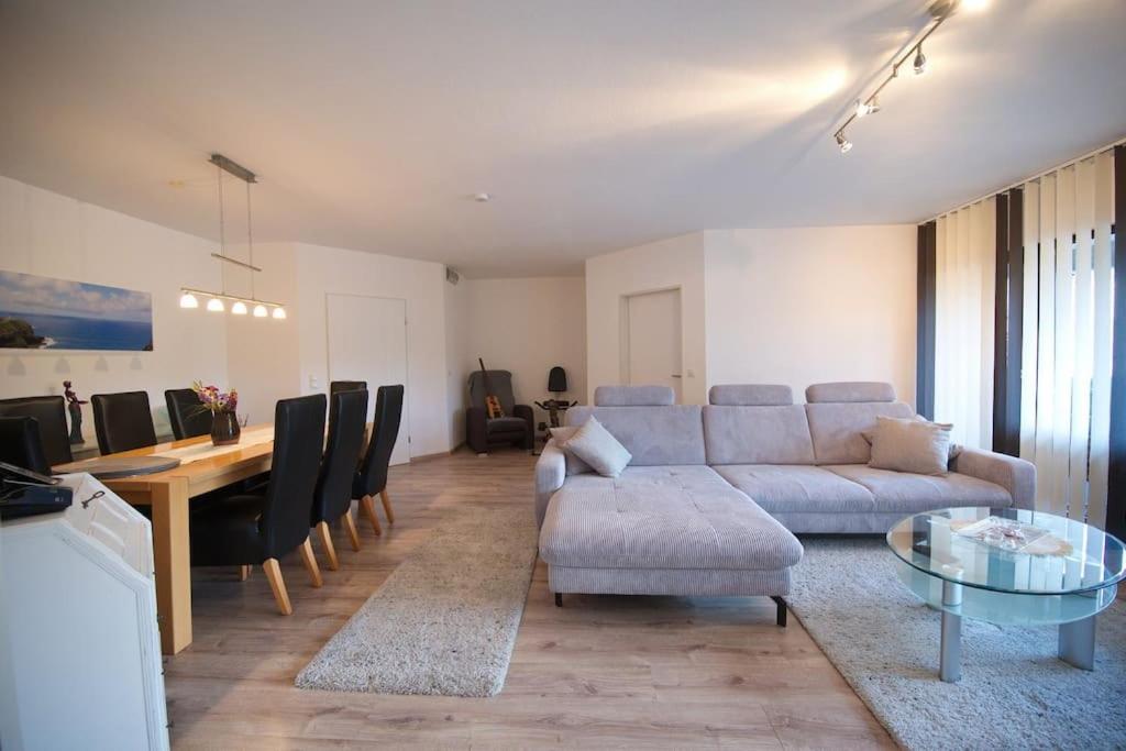 O zonă de relaxare la Wohlfühlwohnung nähe des Rheins