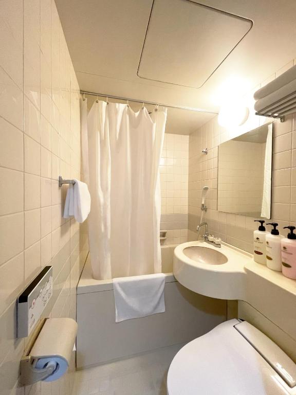 Koupelna v ubytování Hotel Royal Oak Gotanda