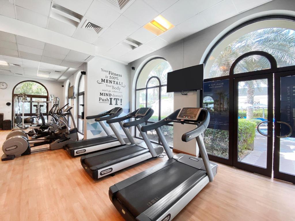 Fitness centrum a/nebo fitness zařízení v ubytování StoneTree - Stylish 2BR in Fairmont with BEACH ACCESS