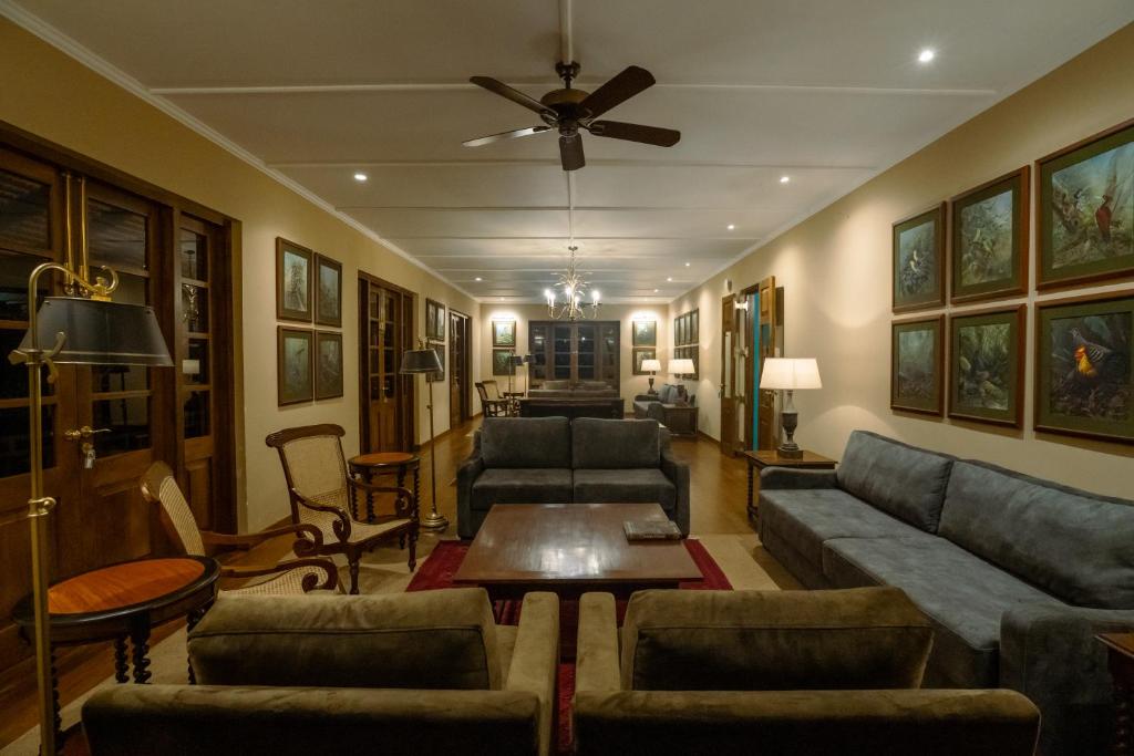 Posezení v ubytování Kandy Dendrobium House