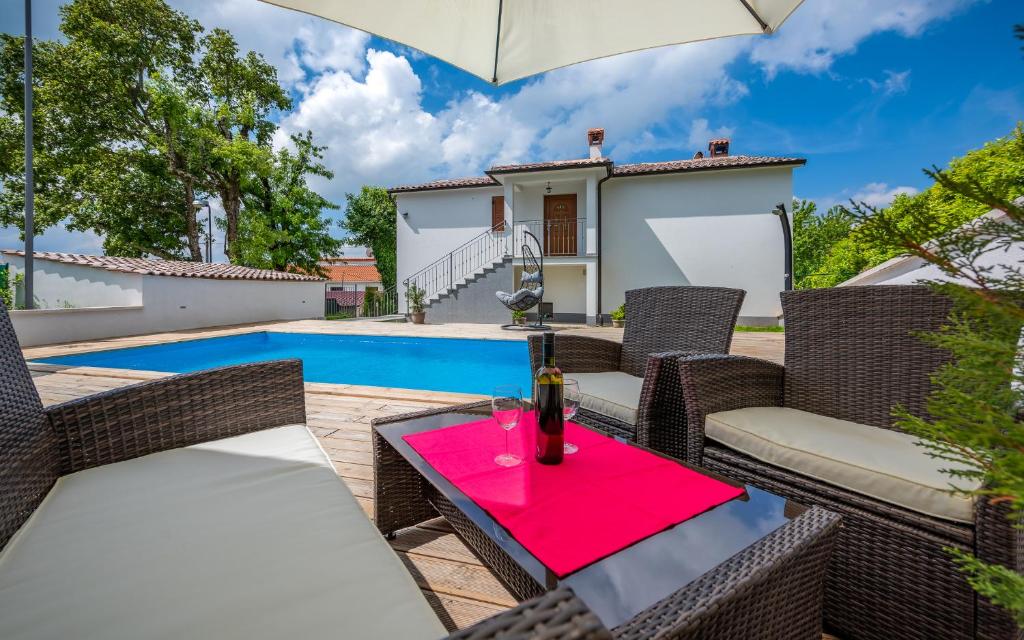 Basen w obiekcie Casa Smoky lub w pobliżu